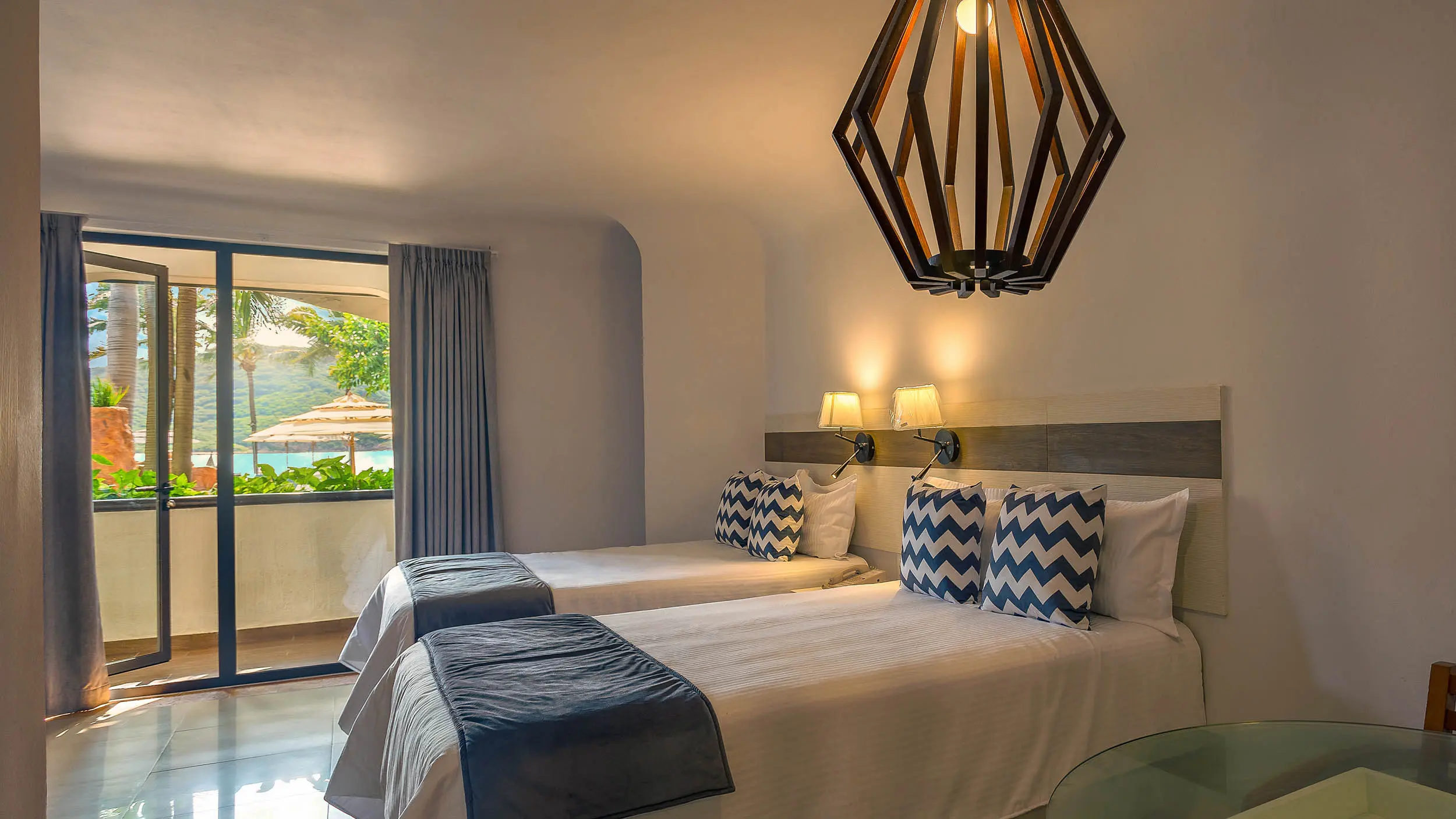 Jr Suite dos camas matrimoniales con vista al mar hotel Luna Palace Mazatlán